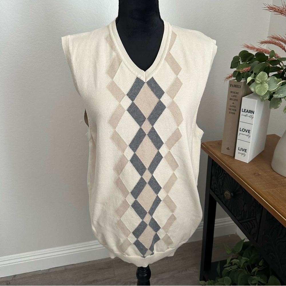 Van Heusen Cream, Gray Sweater Vest Men’s Large, Versatile, Layering, Casual